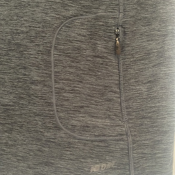 New Balance Grey XS B-Dry light weight pull over athletic sweater - Picture 6 of 7